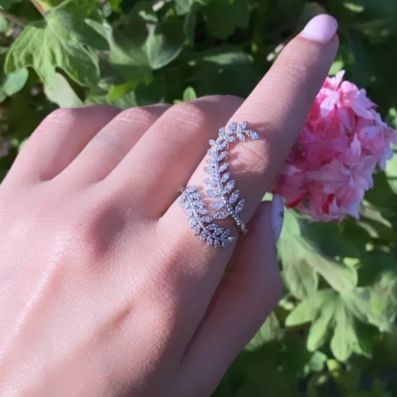 Gorgeous Silver Marquis Leaf Adjustable Ring - Picture 3 of 3